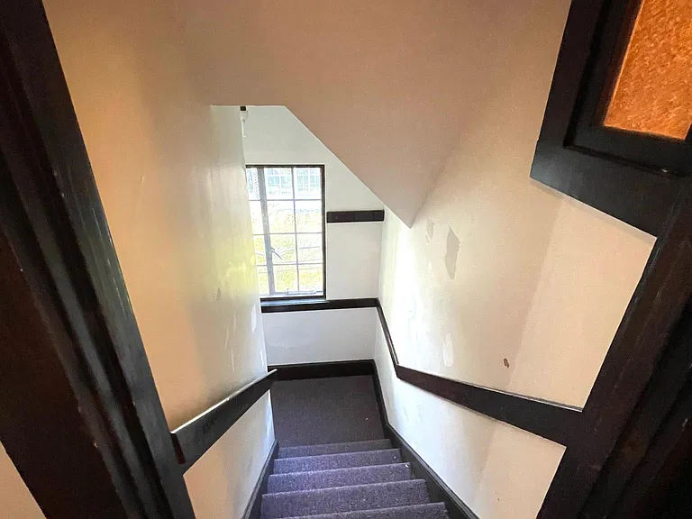 111 Carlton St #3 — Photo 10