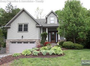 26 Louise Ln, Tenafly, NJ 07670