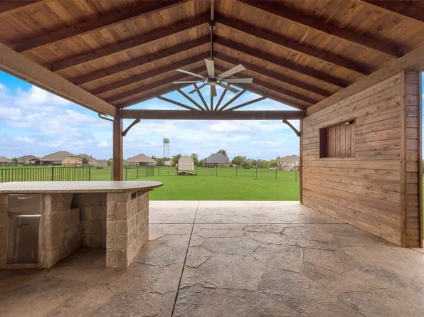 205 Meadow Crossing Dr, McKinney, TX 75071