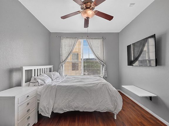 5th image of 7575 Kirby Dr APT 2201