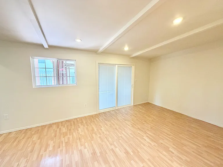 3774 La Crescenta Ave — Photo 11
