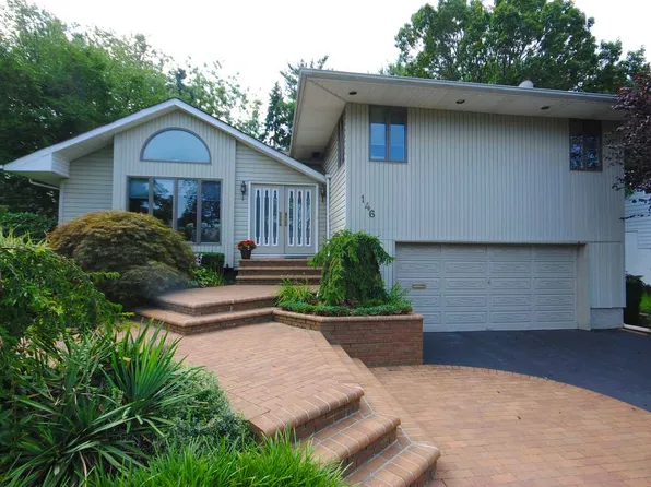 146 Birdhwood Park Dr, Jericho, NY 11753