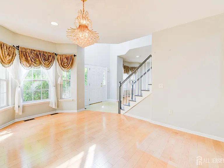 34 Forest Dr — Photo 8