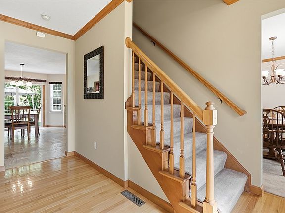 5th image of 115 Shady Hollow Dr
