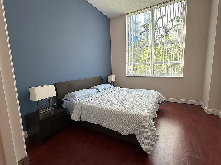 2000 N Bayshore Dr #126 — Photo 21