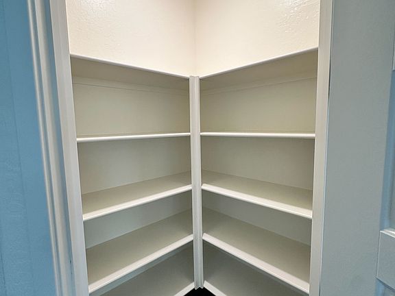 4th image of 752 Stephanie Dr #2
