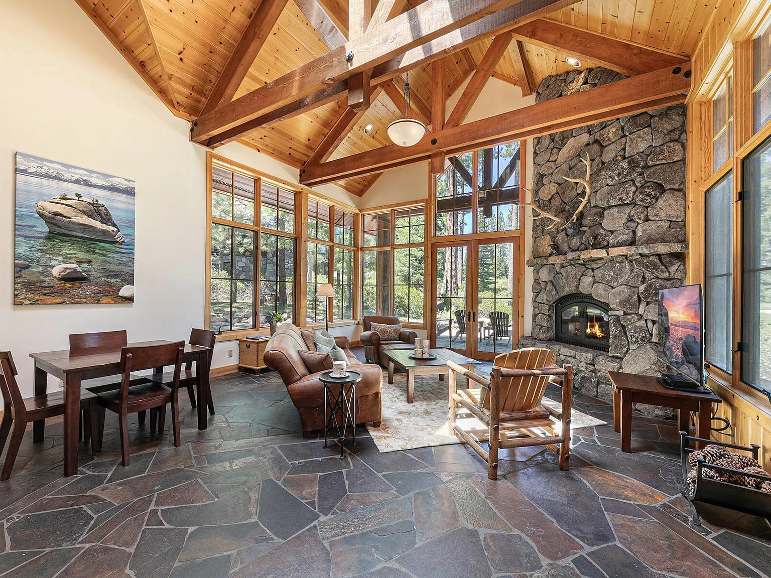 4 bed, 3.5 bath, 3370 sqft, $10,000 — Photo 3