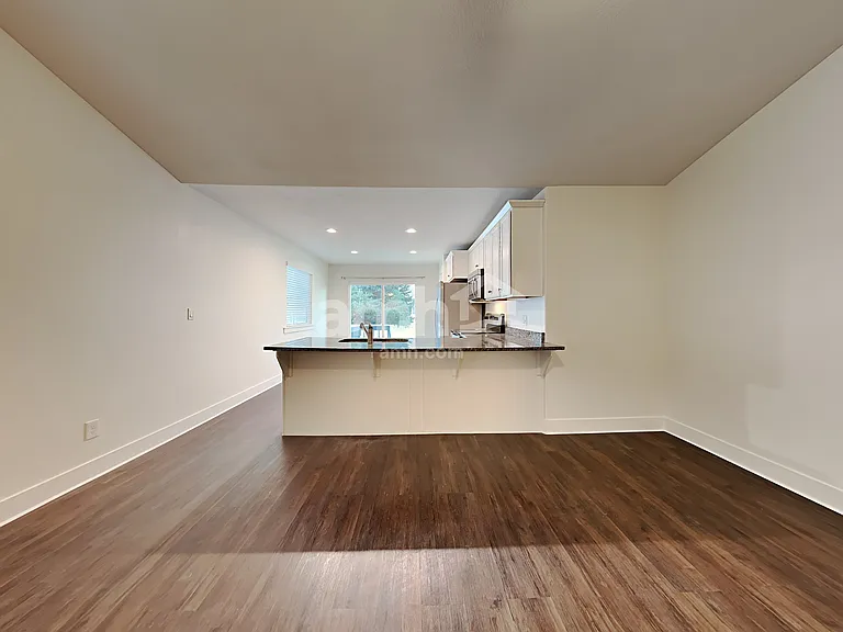 1742 E Shadow Dr — Photo 5