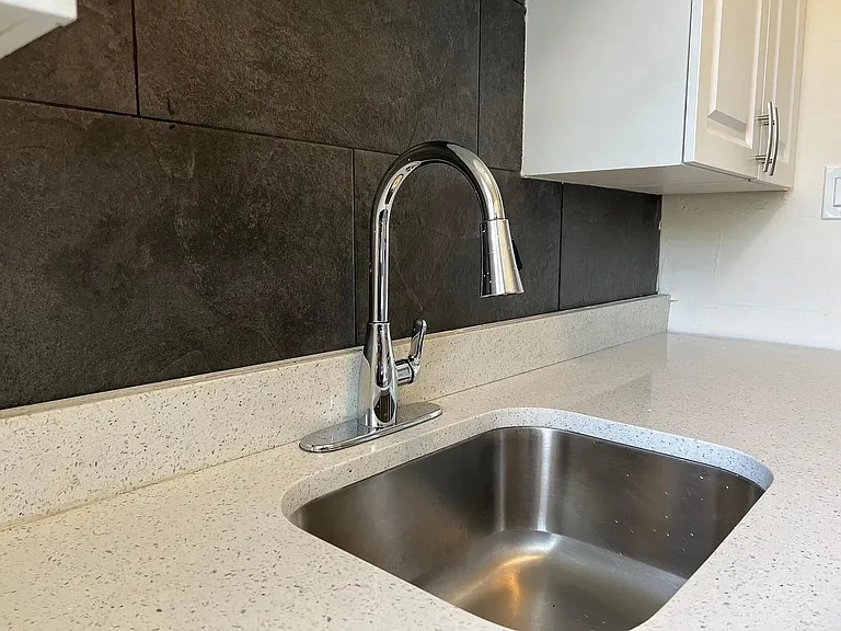Arvelee Apartments — Photo 7