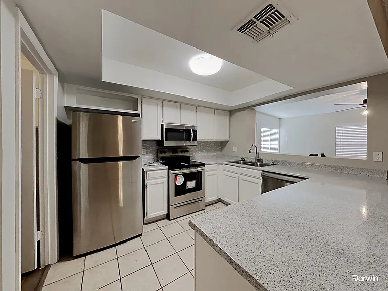2018 W Meadow Dr — Photo 2