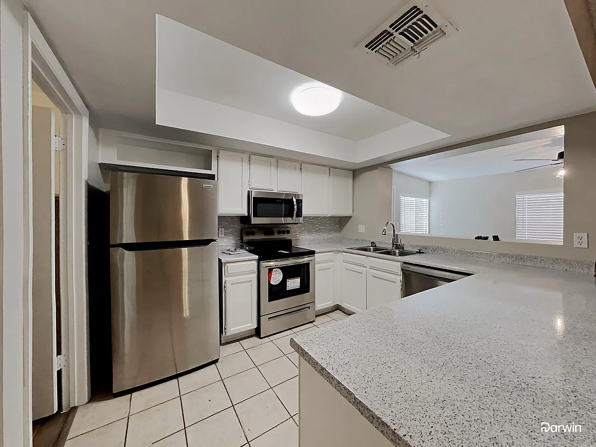 Building Photo - 2018 W Meadow Dr