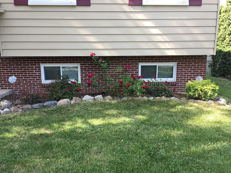 839 Hawthorne Ave — Photo 2