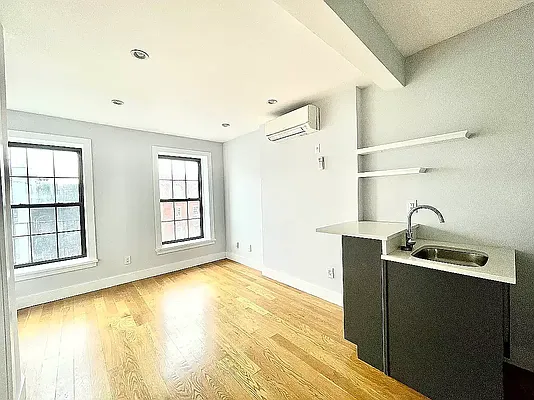 Rented by Pear NYC LLC | media 18