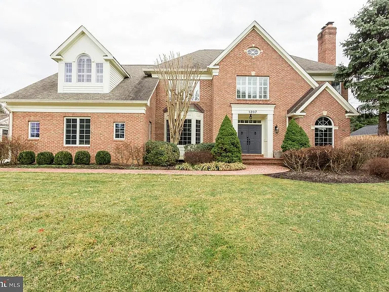 1207 Artnauman Ct — Photo 3