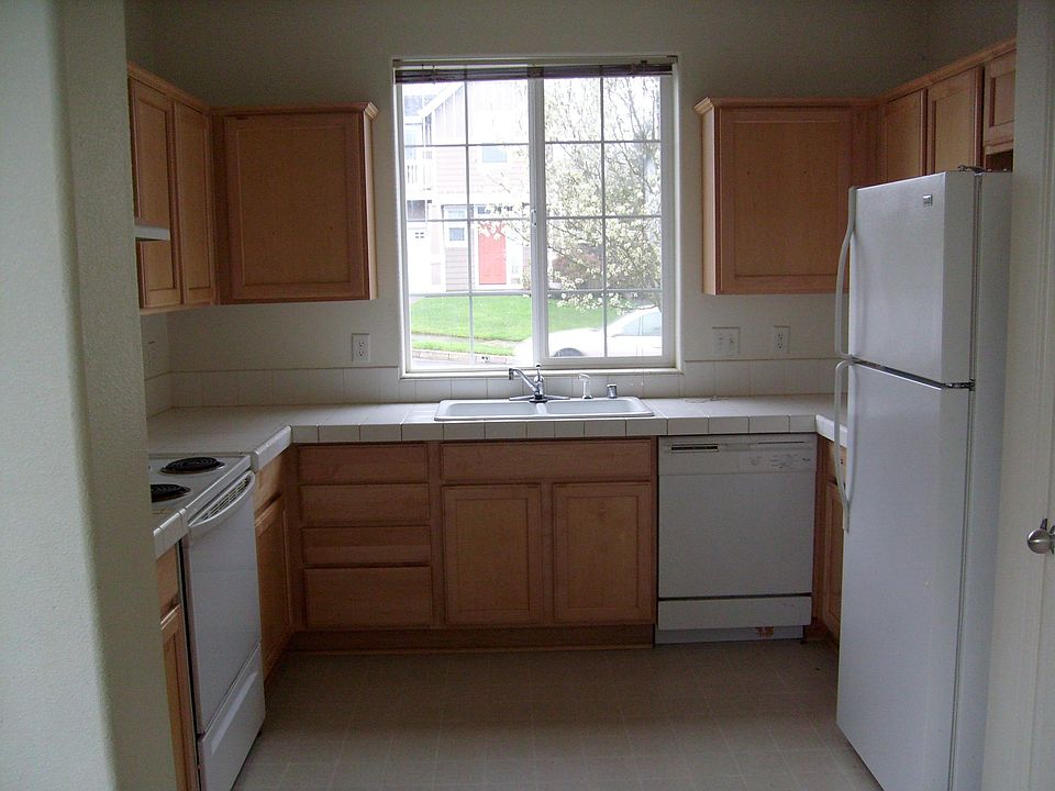 2nd image of 5501 NE 44th St