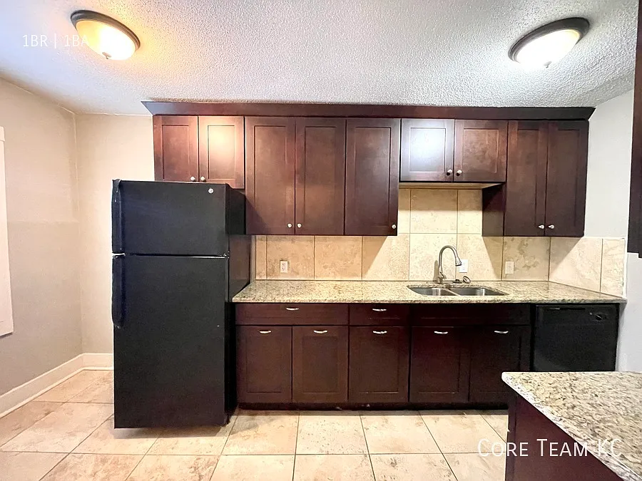 1 Bedroom at Roanoke Heights — Photo 3