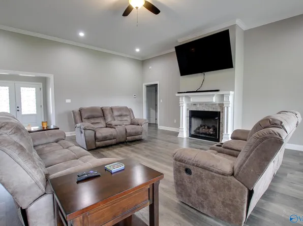 149 Grande Lake Dr, Moulton, AL 35650