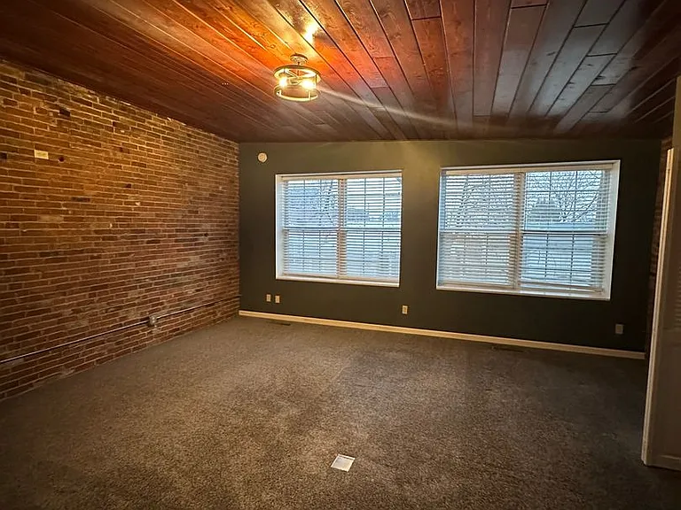327 S 8th St #330 — Photo 32