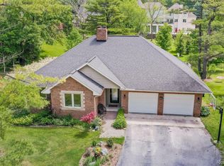994 Hidden Valley Dr, Lake Orion, MI 48362