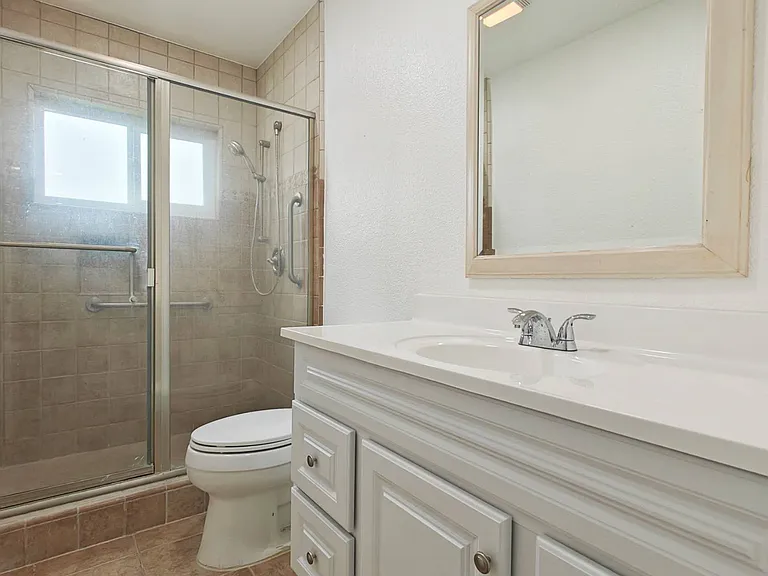 1626 Riverside Dr — Photo 37