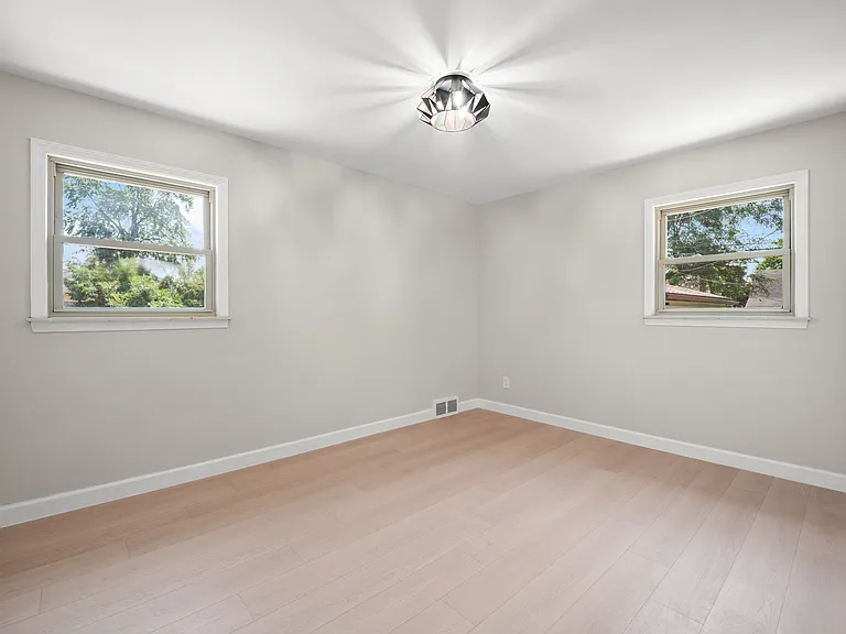 24411 Princeton St — Photo 12