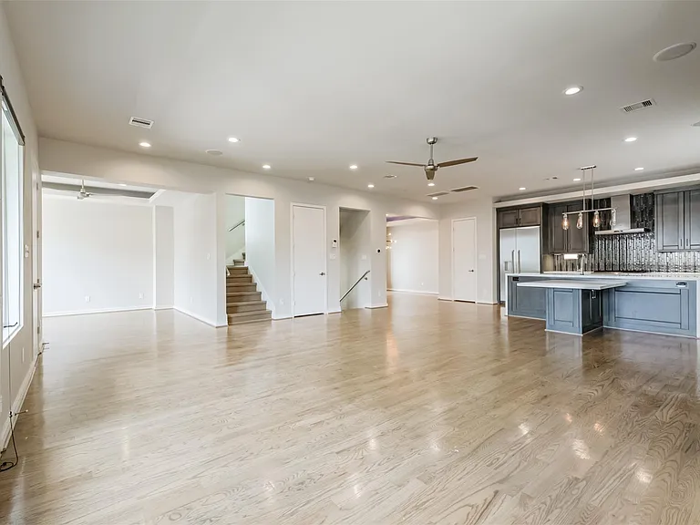 711 W Clay St — Photo 14