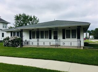 1102 Parriott St, Aplington, IA 50604