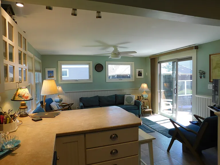 70 E Grand Ave — Photo 47