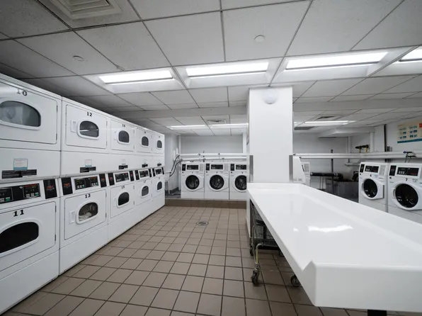 140 Riverside Boulevard image 21 of 22