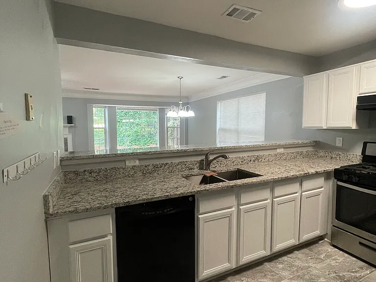 3614 Regency Park Dr — Photo 3