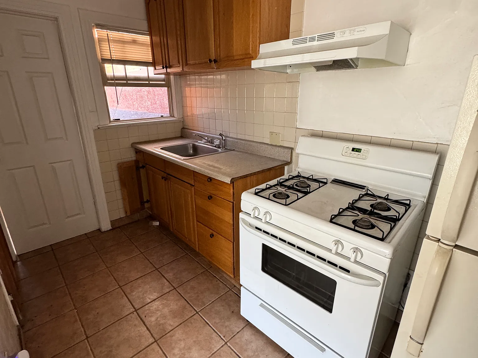 2 bed, 1000 sqft, $2,200 — Photo 3