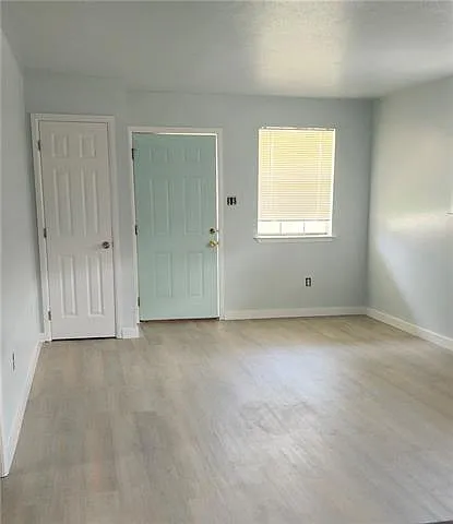 2 bed, 1.0 bath, 900 sqft, $1,200 — Photo 2