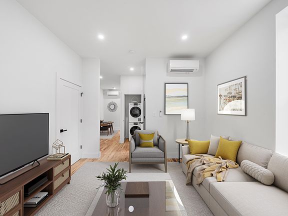 3rd image of 312 Manhattan Ave APT 1F
