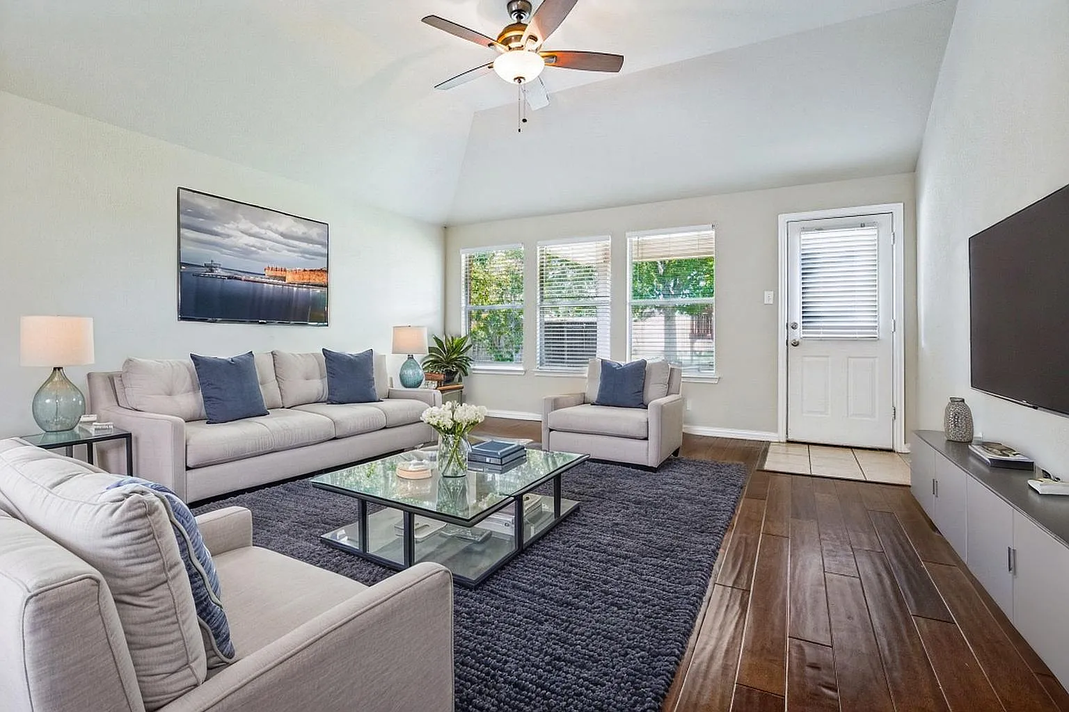 4 bed, 2061 sqft, $2,650 — Photo 4