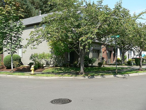 2nd image of 3523 SE Pinewood Ave