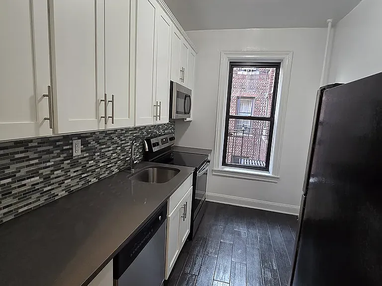 250 Ocean Pkwy #5E — Photo 1