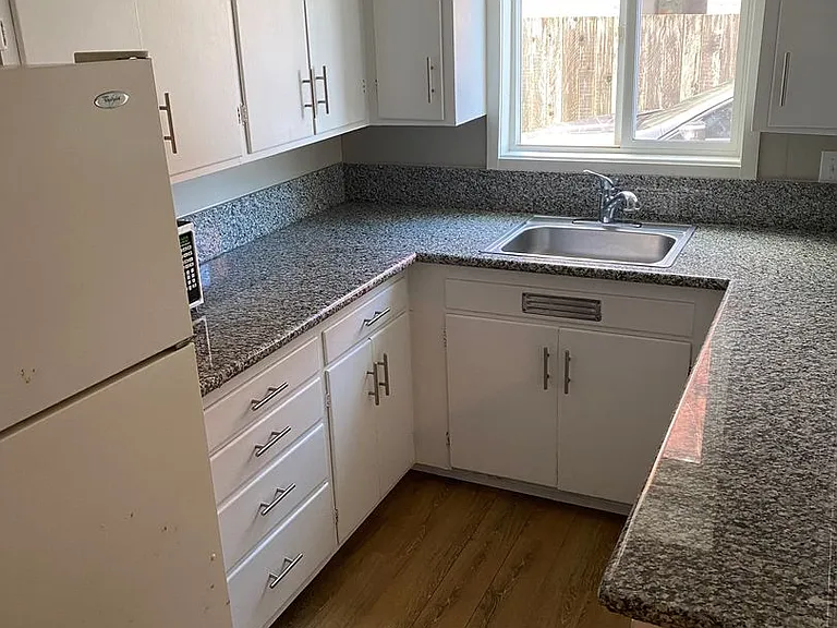 100 Commercial Ave — Photo 16