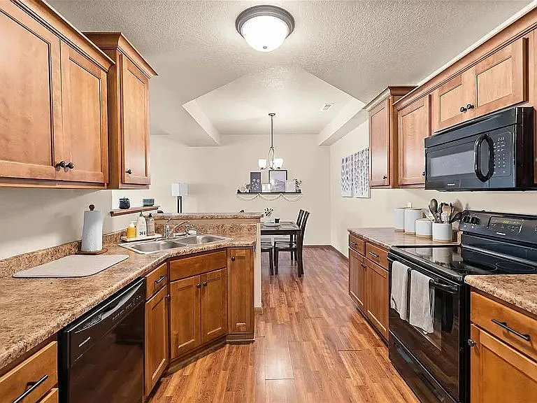 1635 Burr Dr — Photo 7