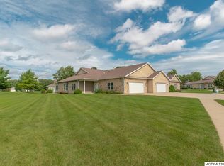 43 Creekside Ct, Mason City, IA 50401