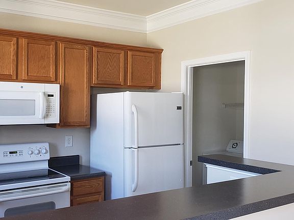 3rd image of 194 Welton Way