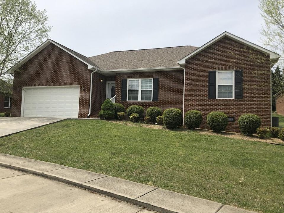 1st image of 205 Farmington Dr #4