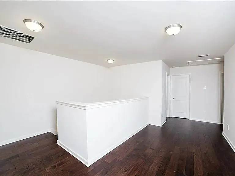 5570 Lightheart Ct — Photo 4
