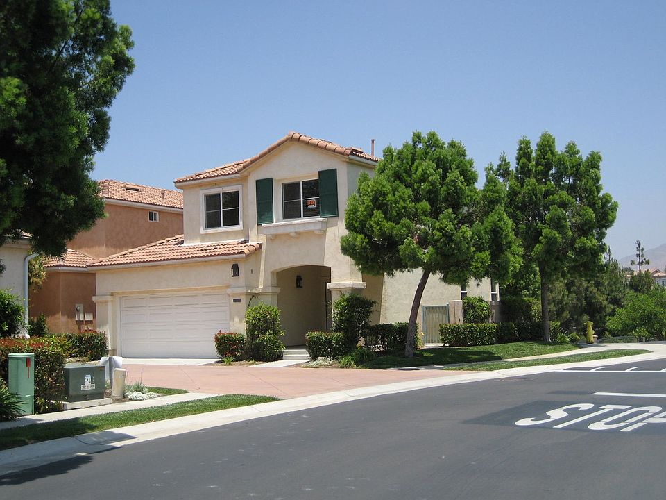 Lovely corner patio home