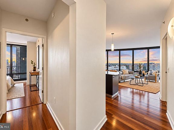 4th image of 2101 Market St Unit 1702