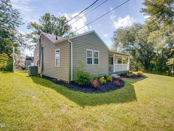 3rd image of 102 Coffey St