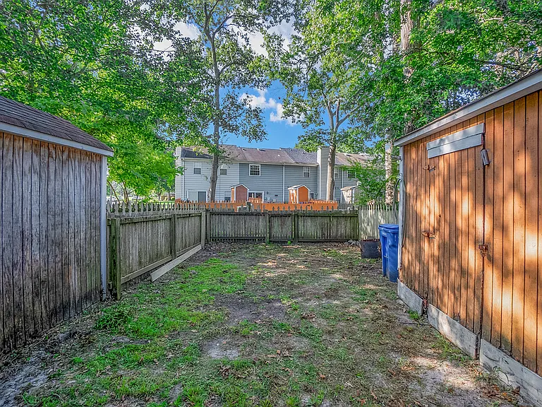 945 Captains Ct — Photo 33