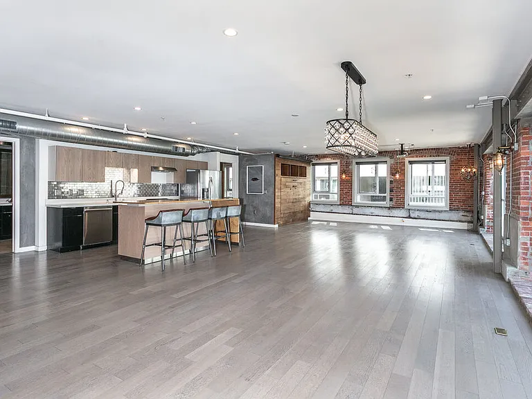 527 Molino St #202 — Photo 7