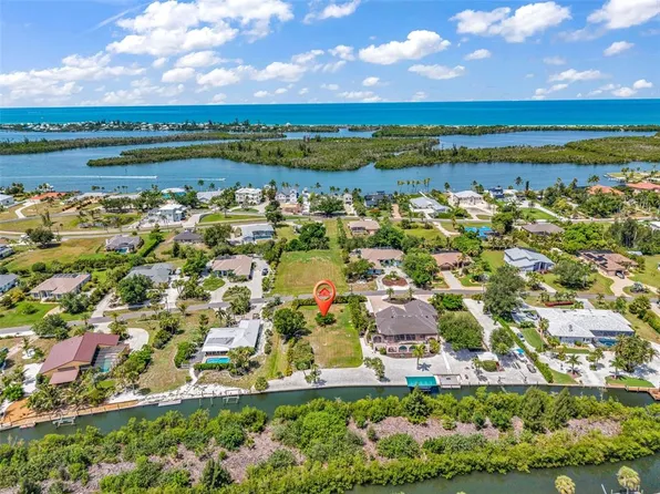 12 Capstan Dr, Placida, FL 33946