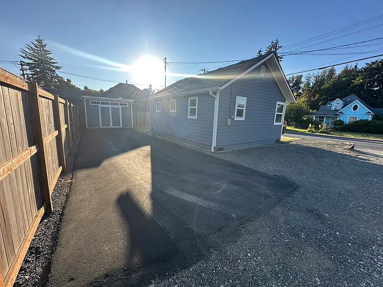 404 E Stanley St — Photo 3