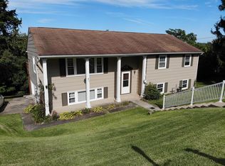 1046 Betty Zane Rd, Wheeling, WV 26003